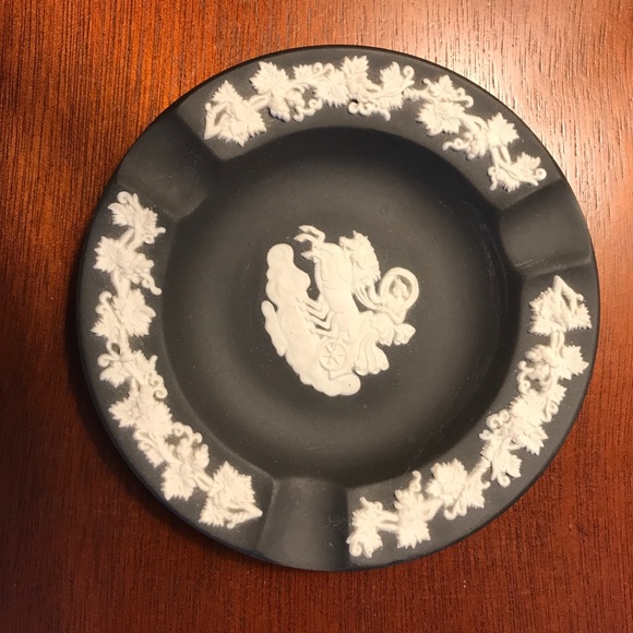 Wedgewood Dish/Ashtray, Black Basalt Jasperware - Picture 1 of 5